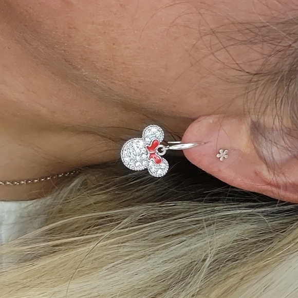 🔥LAST PAIR🔥 Minnie Mouse Crystal Shimmer Drop Earrings, 925 wires - Picture 1 of 8